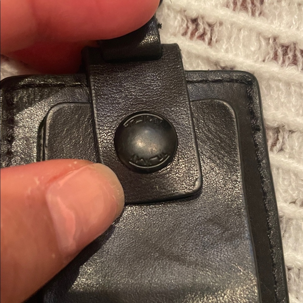 Tumi Black Leather Luggage Tag with Red Logo Accent - Picture 6 of 10